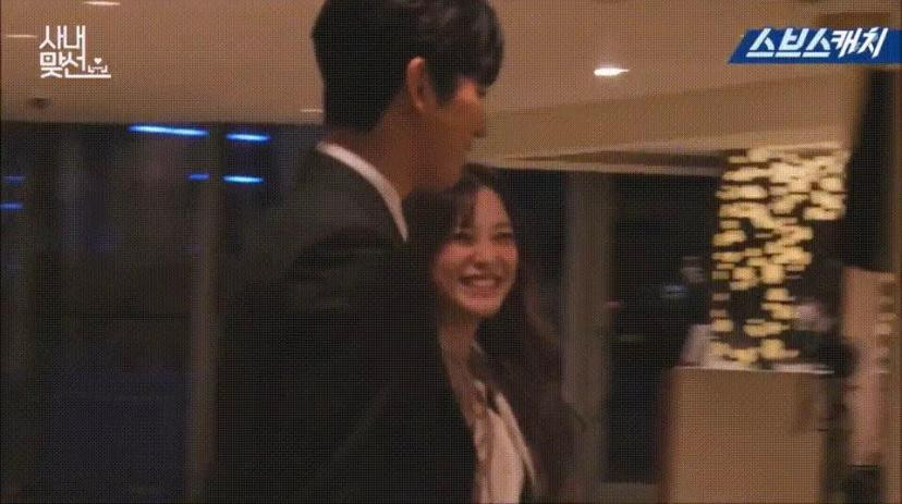 HaTae dính nhau như sam nơi hậu trường, luôn vui vẻ cười đùa. HaTae dính nhau như sam nơi hậu trường, luôn vui vẻ cười đùa.