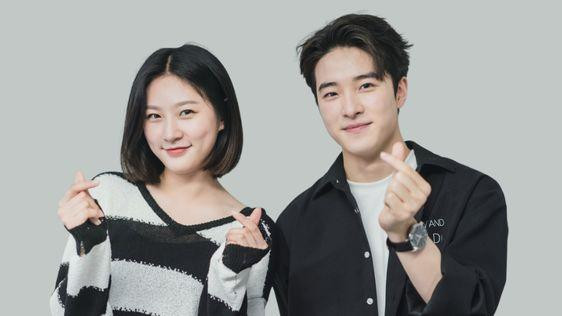 Sánh đôi cùng anh chàng là Kim Sae Ron - cô nàng cũng từng là một diễn viên nhí đình đám.