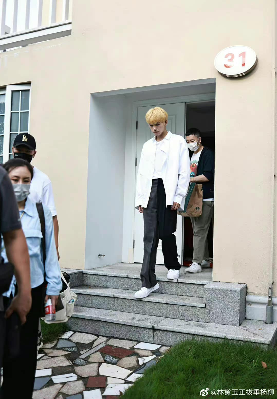 Ảnh chưa chỉnh sửa được fan tung ra. Ảnh chưa chỉnh sửa được fan tung ra.