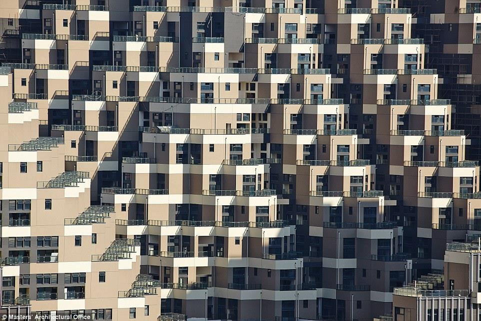 Tuy nhiên, cũng có không ít cộng đồng mạng phản hồi dù độc đáo, nhưng nếu nhìn vào chung cư Kim Tự Tháp quá lâu, sẽ rất dễ bị đau mắt và chóng mặt. Tuy nhiên, cũng có không ít cộng đồng mạng phản hồi dù độc đáo, nhưng nếu nhìn vào chung cư Kim Tự Tháp quá lâu, sẽ rất dễ bị đau mắt và chóng mặt.