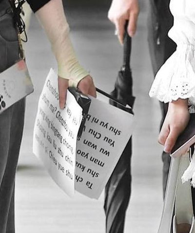 Chi Pu vẫn chưa rành tiếng Trung và chuẩn bị &quot;phao&quot; là điều dễ hiểu. Nữ ca sĩ cũng từng không ít lần công khai dùng &quot;phao&quot; tại Đạp Gió 2023.