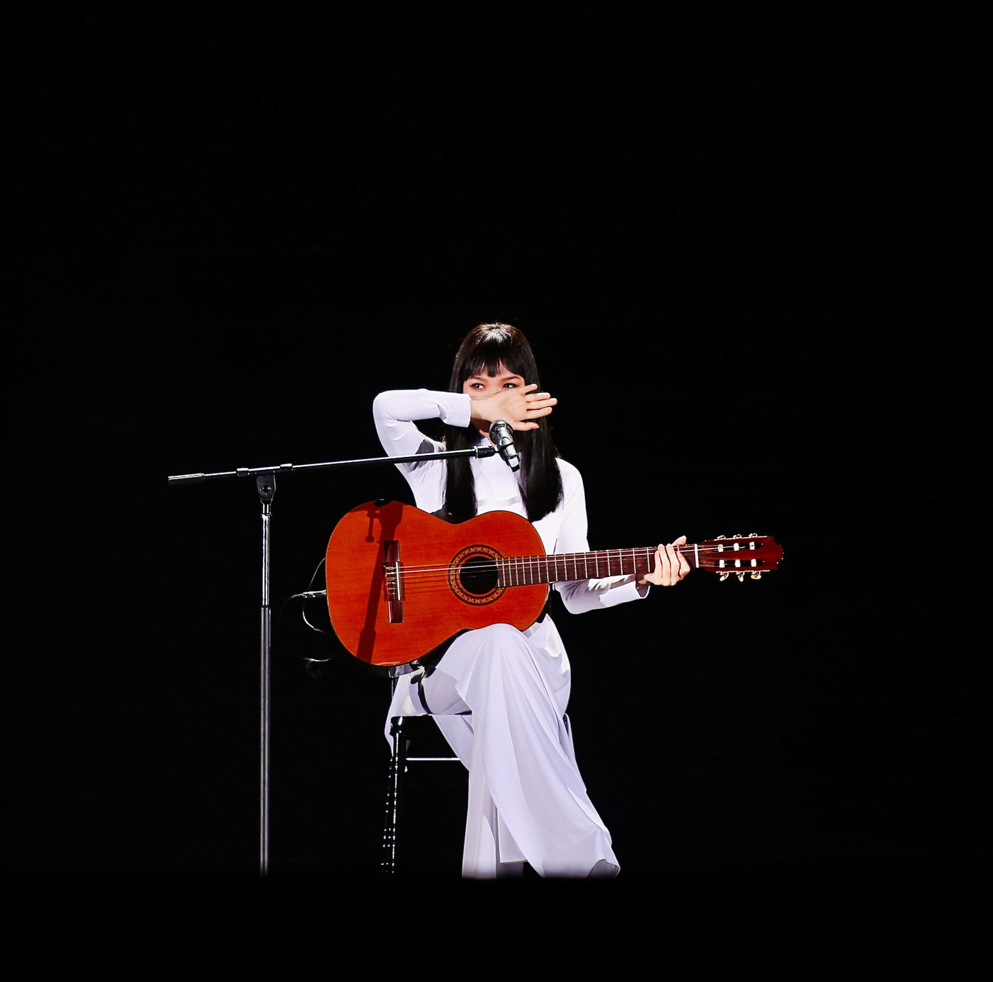 Mỹ Tâm nghẹn ngào khi cất giọng trong Nhớ Mùa Thu Hà Nội.