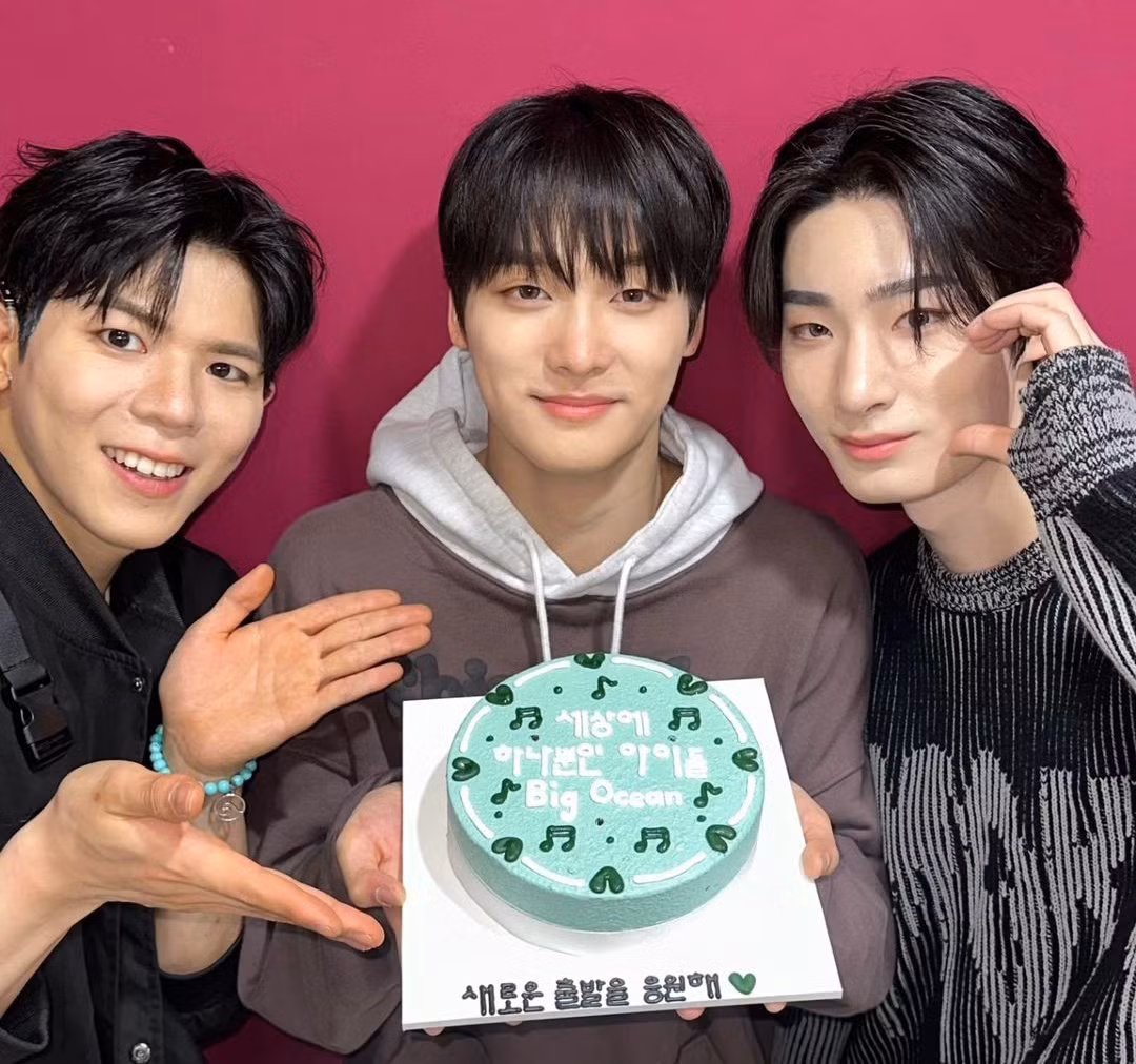 Các thành viên của Big Ocean gồm Chanyeon, Hyunjin và Jiseok (từ trái qua phải). Các thành viên của Big Ocean gồm Chanyeon, Hyunjin và Jiseok (từ trái qua phải).