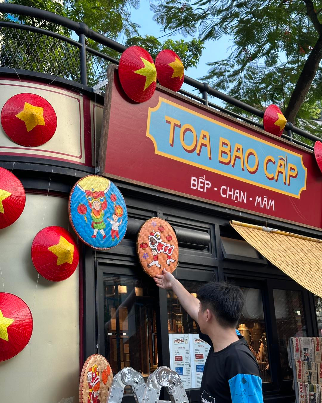 "Toa bao cấp" được thay áo mới dịp Trung thu. - Ảnh: Page Tuyến tàu điện Số 6. "Toa bao cấp" được thay áo mới dịp Trung thu. - Ảnh: Page Tuyến tàu điện Số 6.