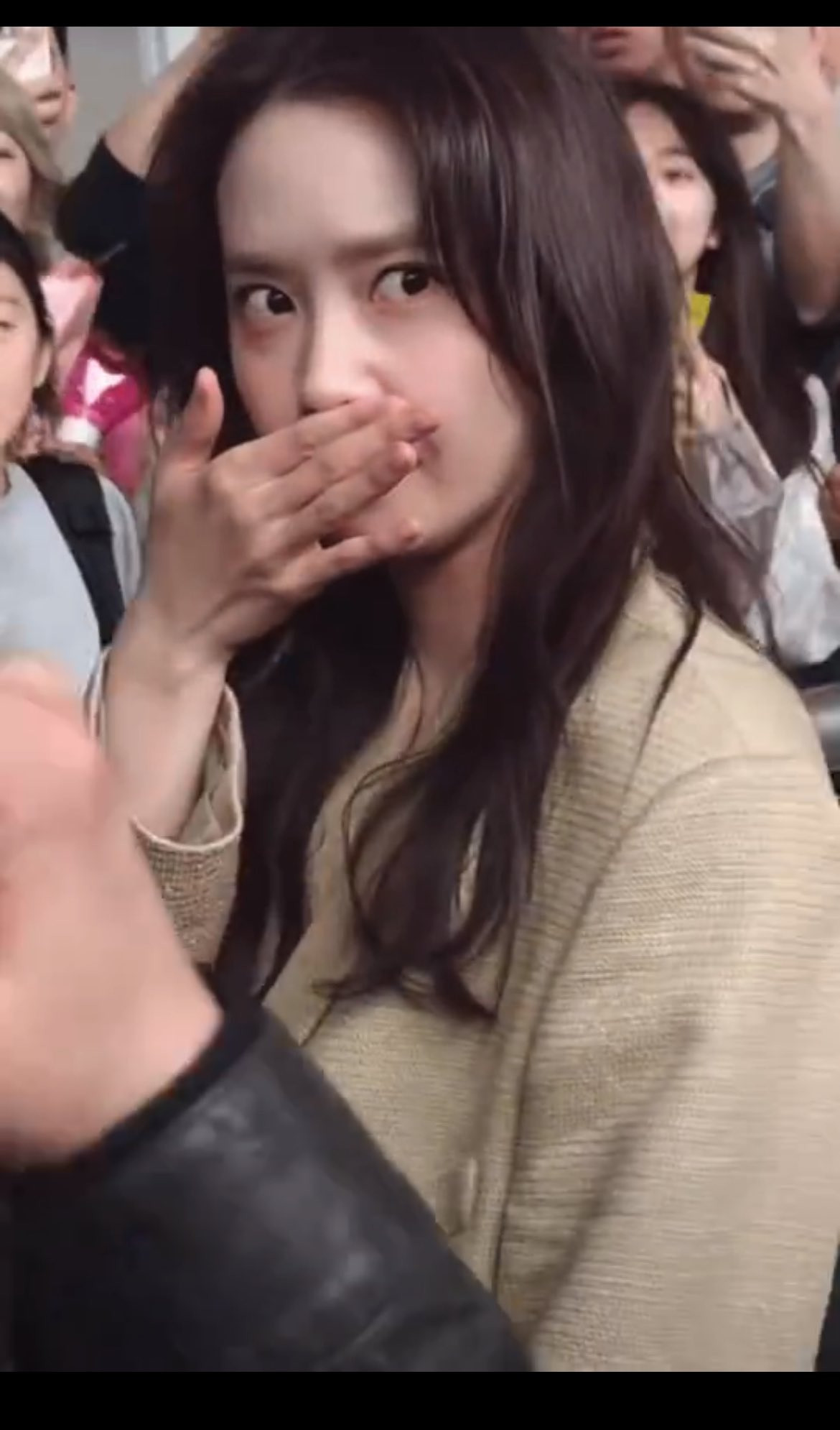 Chiếc meme "phán xét" được ra đời từ khoảnh khắc đổi biểu cảm của Yoona.