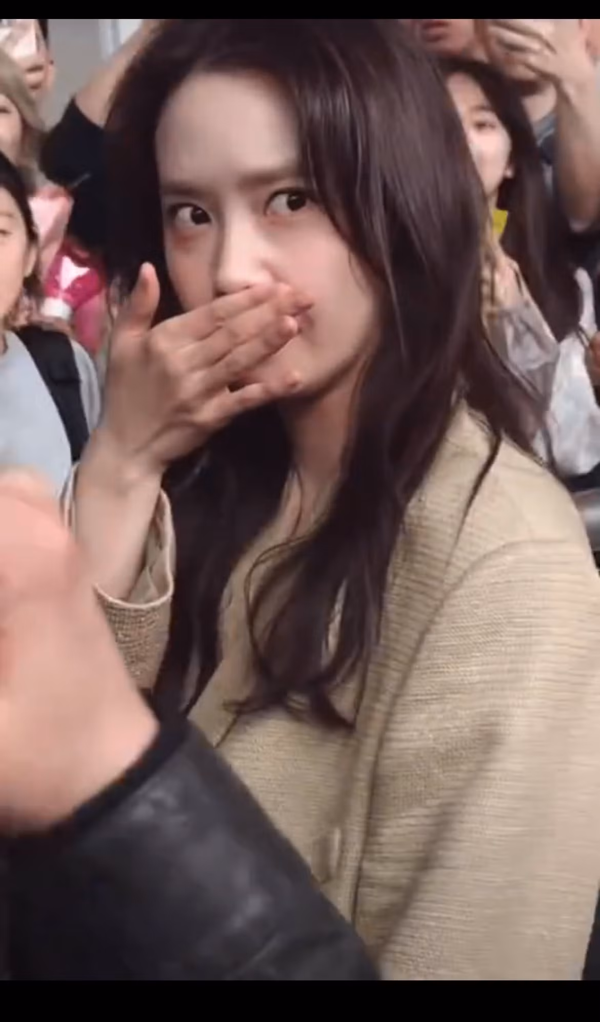Chiếc meme "phán xét" được ra đời từ khoảnh khắc đổi biểu cảm của Yoona.