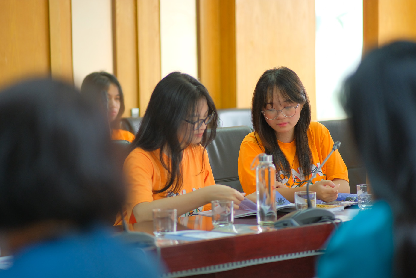 Teen CNN Zoom tìm hiểu về các ấn phẩm của Sinh viên Việt Nam, Hoa Học Trò, đặt câu hỏi về kỹ năng, tương lai của báo chí, truyền thông. Teen CNN Zoom tìm hiểu về các ấn phẩm của Sinh viên Việt Nam, Hoa Học Trò, đặt câu hỏi về kỹ năng, tương lai của báo chí, truyền thông.