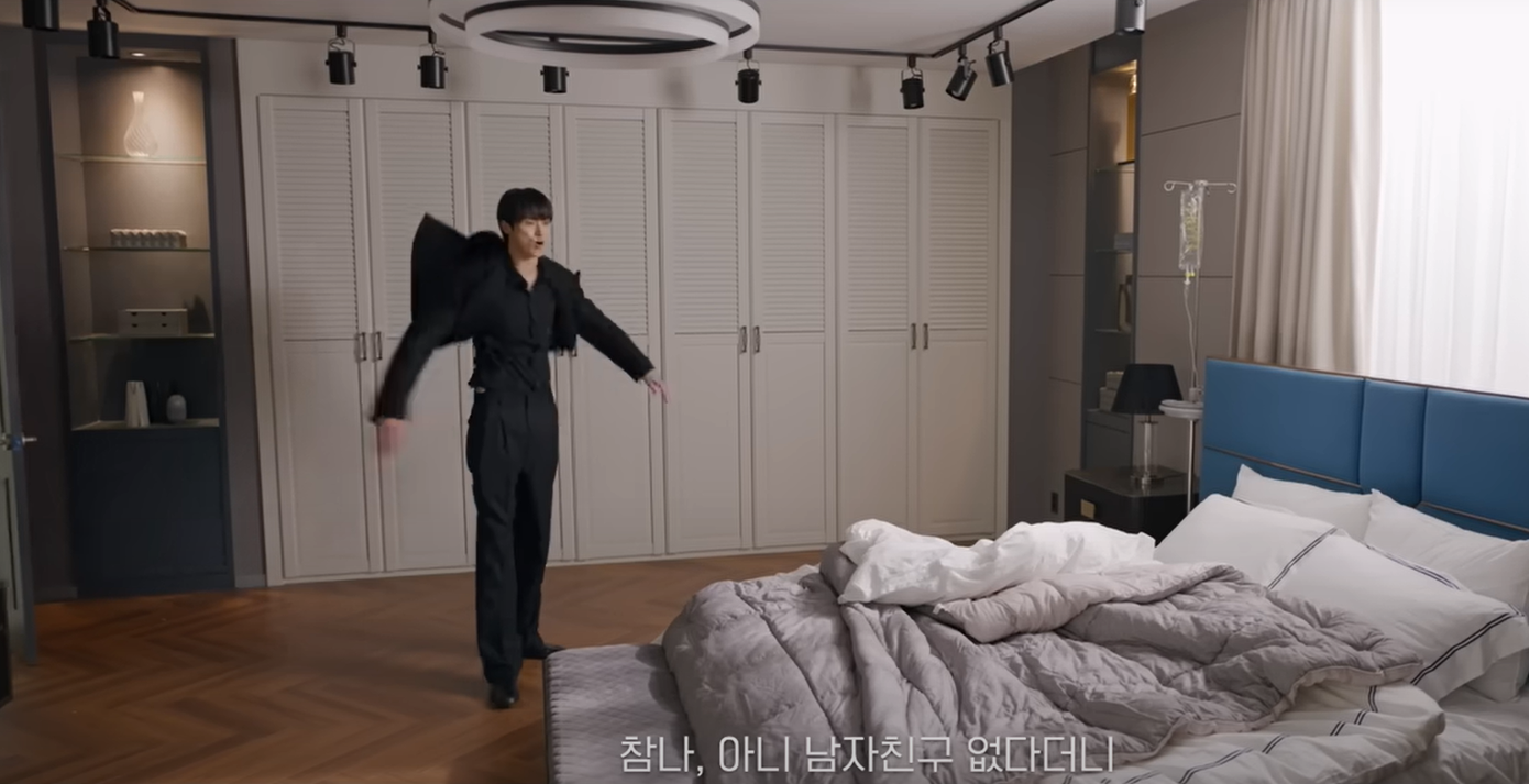 Cú hất áo đủ thấy Ryu Sun Jae giận dỗi cỡ nào.