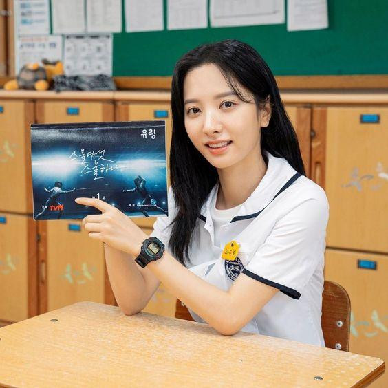 Kiếm thủ Ko Yu Rim xinh đẹp, tài năng nhưng phải chịu nhiều áp lực từ huấn luyện viên, hoàn cảnh khó khăn của gia đình được Bona truyền tải đến khán giả tinh tế, nhẹ nhàng qua diễn xuất. Kiếm thủ Ko Yu Rim xinh đẹp, tài năng nhưng phải chịu nhiều áp lực từ huấn luyện viên, hoàn cảnh khó khăn của gia đình được Bona truyền tải đến khán giả tinh tế, nhẹ nhàng qua diễn xuất.