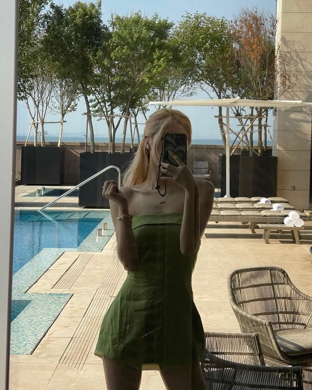 Loạt ảnh "check-in" tại khách sạn từng gây bão cõi mạng được Rosé đăng tải hồi năm 2021. Loạt ảnh "check-in" tại khách sạn từng gây bão cõi mạng được Rosé đăng tải hồi năm 2021.