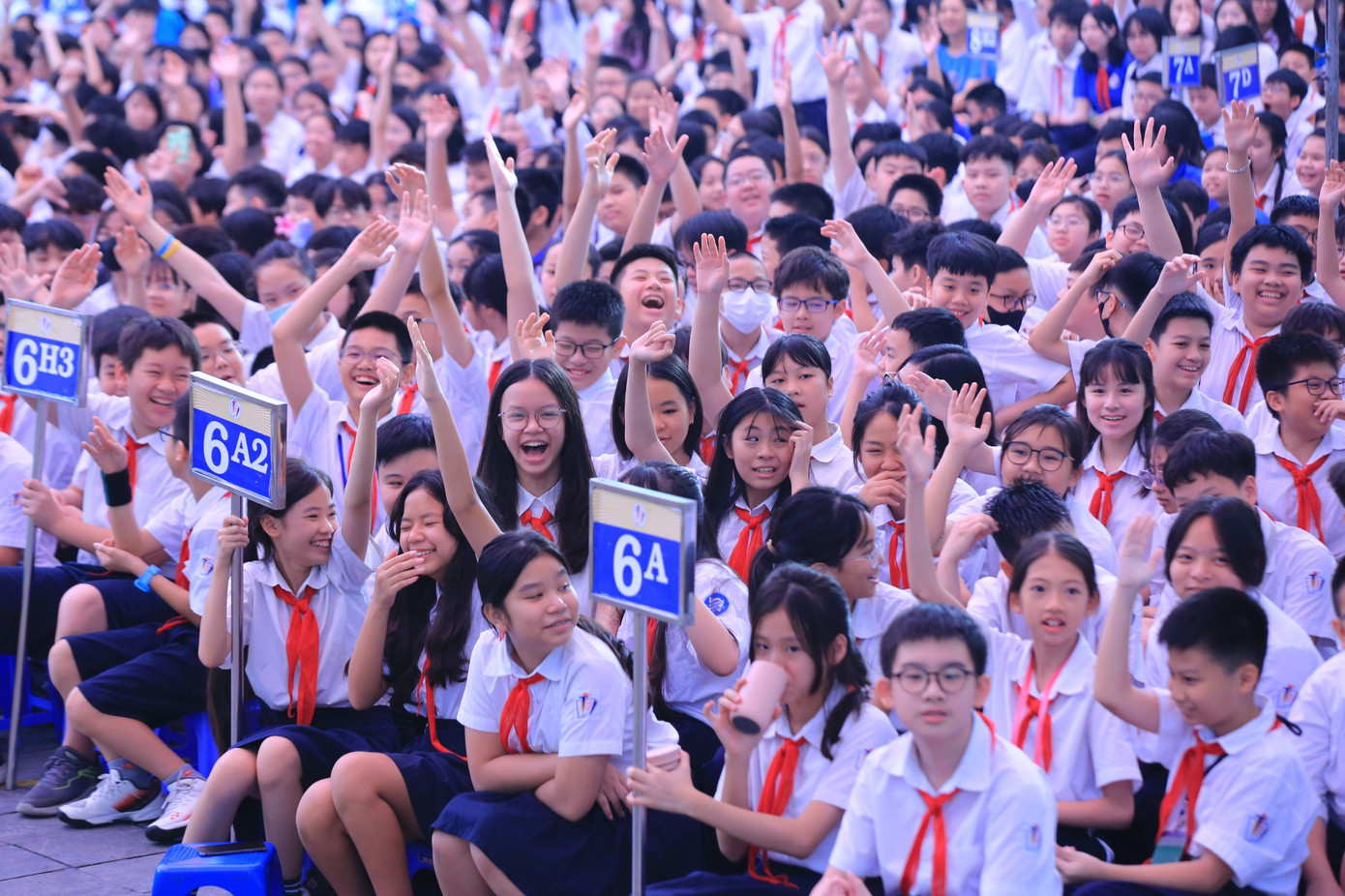 Tween trường THCS Trưng Vương hưởng ứng nhiệt liệt các hoạt động trong buổi lễ. Tween trường THCS Trưng Vương hưởng ứng nhiệt liệt các hoạt động trong buổi lễ.