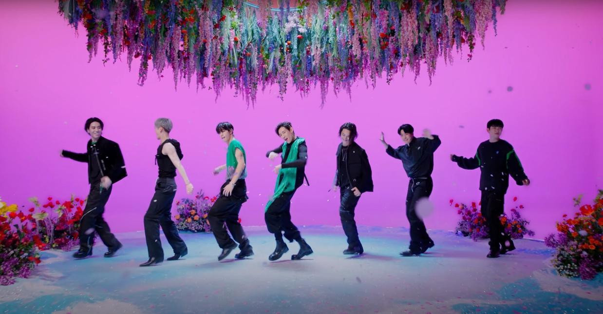 “Cỏ cây chen lá, visual chen hoa” là những gì mà người xem phải thốt lên khi xem NANANA. “Cỏ cây chen lá, visual chen hoa” là những gì mà người xem phải thốt lên khi xem NANANA.