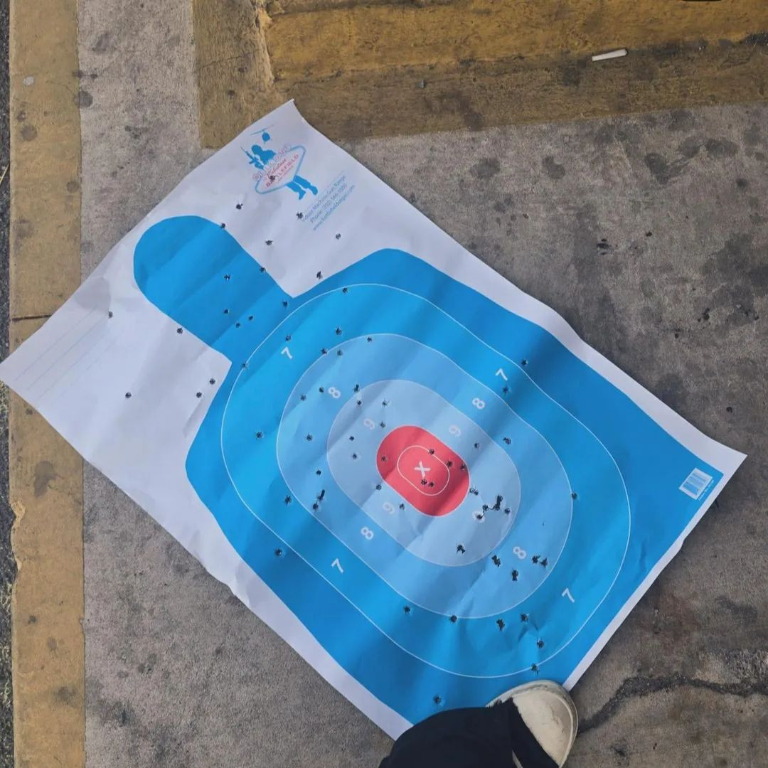 Những bức ảnh này hiện đã được Bright gỡ xuống.