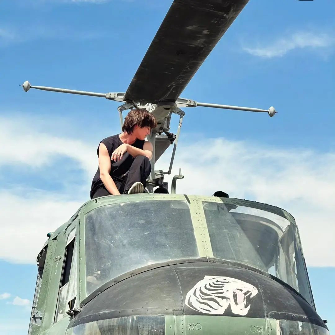 Những bức ảnh này hiện đã được Bright gỡ xuống.