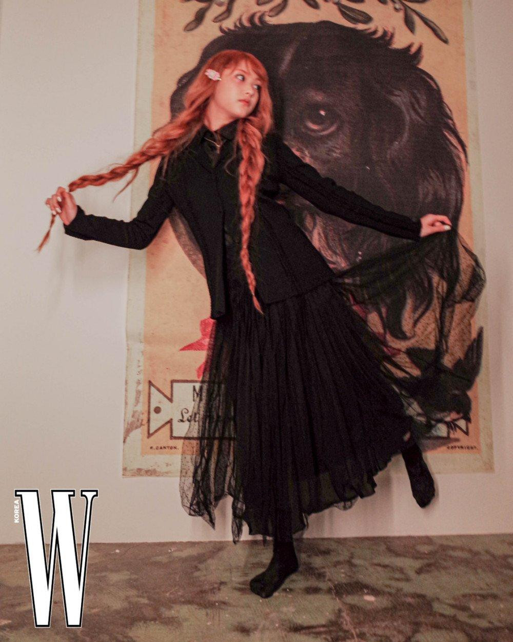 &quot;Cô mèo&quot; Haerin diện nguyên cây của Dior.