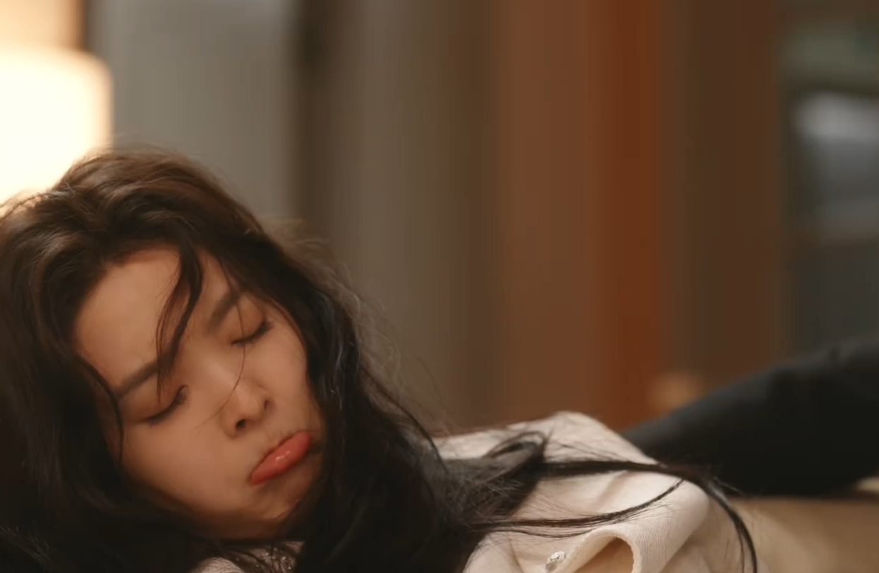 Một vài hình ảnh, meme khác của Ôn Sương Giáng. Một vài hình ảnh, meme khác của Ôn Sương Giáng.