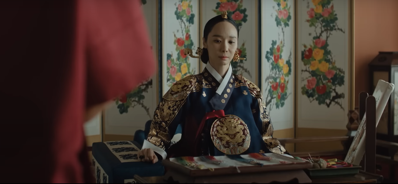 Teaser tập 7 hé lộ Lee Sung cho bắt toàn bộ thị nữ ở cung của Trung điện, tra ra manh mối liên quan đến Đại phi, bèn lập tức đến chất vấn bà. Teaser tập 7 hé lộ Lee Sung cho bắt toàn bộ thị nữ ở cung của Trung điện, tra ra manh mối liên quan đến Đại phi, bèn lập tức đến chất vấn bà.