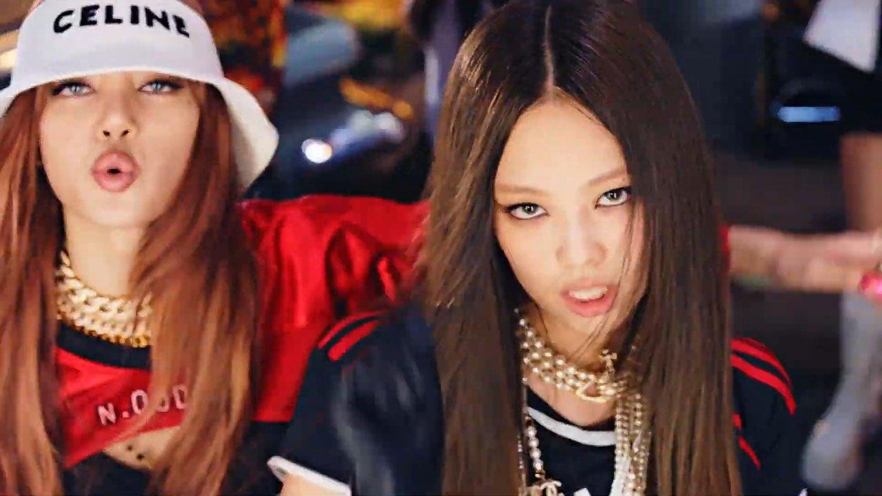 Màn rap đôi của Jennie và Lisa khiến fan phấn khích. Bởi lần gần nhất cả hai có line rap đôi là trong MV Kill This Love phát hành năm 2019. Màn rap đôi của Jennie và Lisa khiến fan phấn khích. Bởi lần gần nhất cả hai có line rap đôi là trong MV Kill This Love phát hành năm 2019.