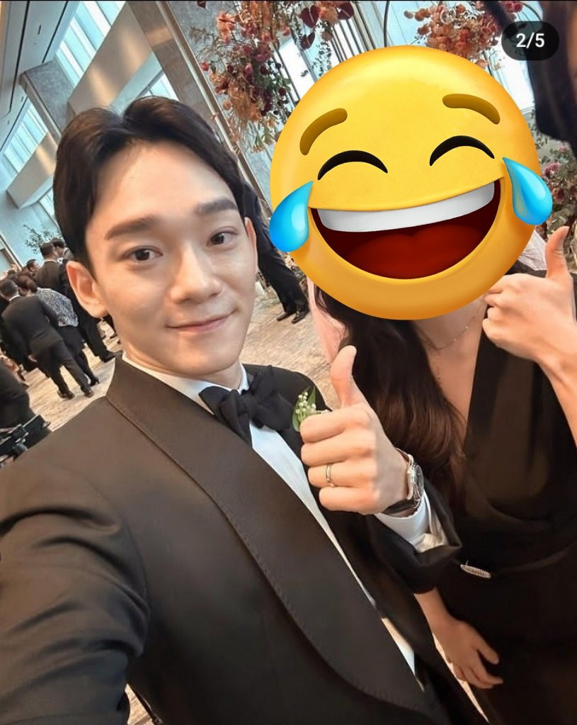 Chú rể Chen lịch lãm, điển trai trong hôn lễ.