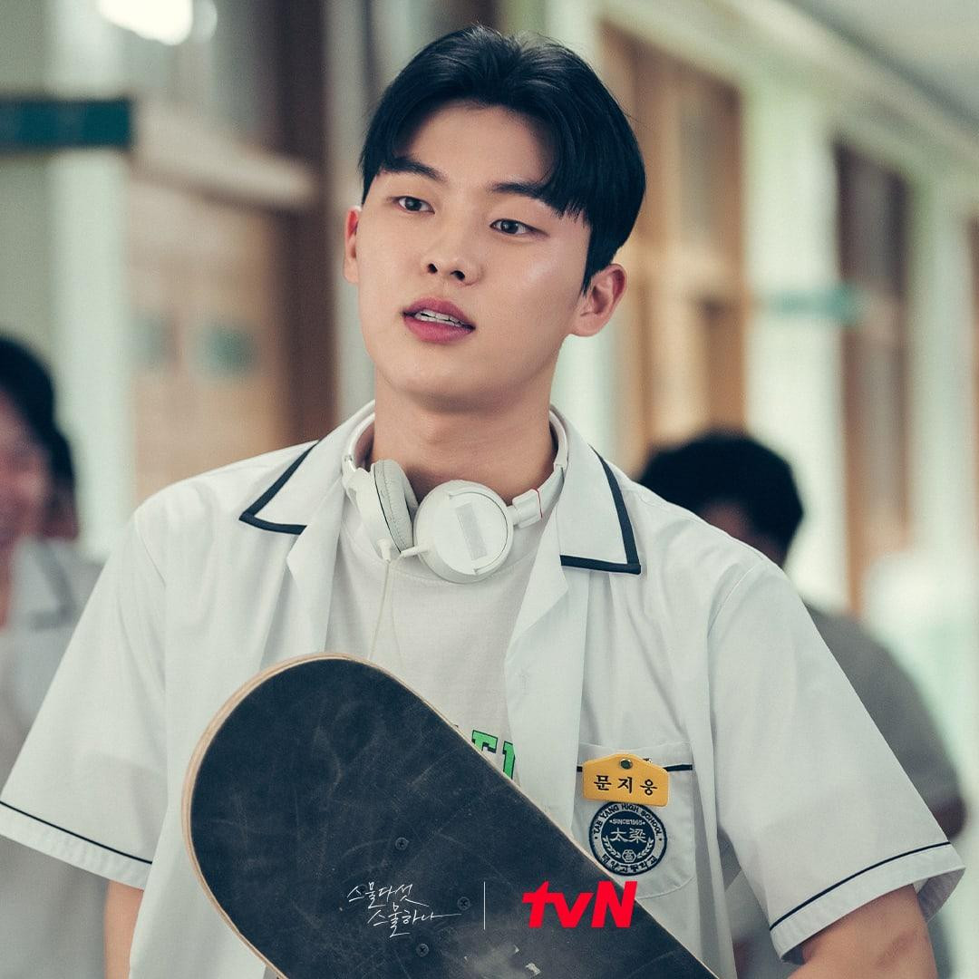 "Trai đẹp lớp 7" Moon Ji Woong - Choi Hyun Wook trở thành crush của không ít khán giả nhờ cơn sốt Twenty Five, Twenty One. "Trai đẹp lớp 7" Moon Ji Woong - Choi Hyun Wook trở thành crush của không ít khán giả nhờ cơn sốt Twenty Five, Twenty One.