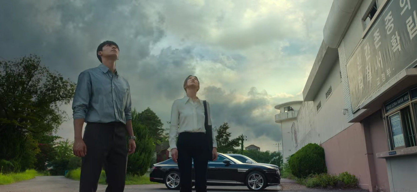 Love-line của Song Hye Kyo và Lee Do Hyun trở thành điểm sáng ấm áp, giúp cân bằng không khí nặng nề thù hận của The Glory. Love-line của Song Hye Kyo và Lee Do Hyun trở thành điểm sáng ấm áp, giúp cân bằng không khí nặng nề thù hận của The Glory.