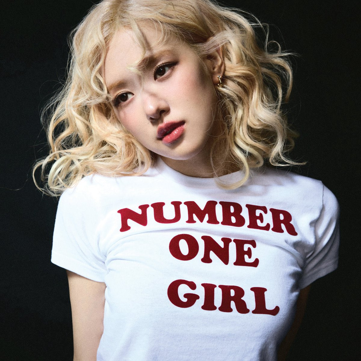 number one girl là một bản Ballad nhẹ nhàng, sâu lắng và bắt tai, có tiềm năng trở thành "thánh ca" trong lòng người hâm mộ của Rosé.