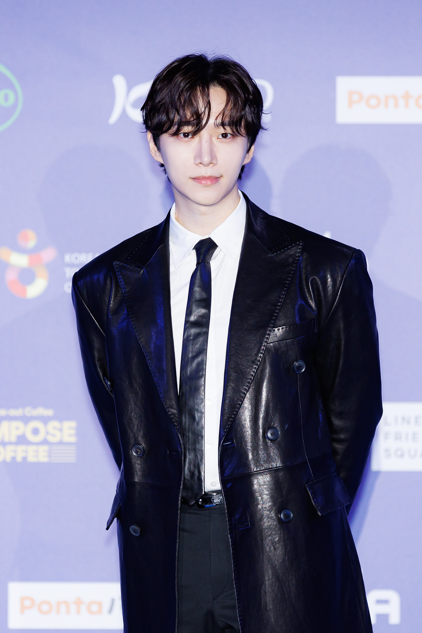 Hai nam thần màn ảnh Park Seo Joon, Lee Jun Ho sáng bừng trên "thảm xanh". Hai nam thần màn ảnh Park Seo Joon, Lee Jun Ho sáng bừng trên "thảm xanh".