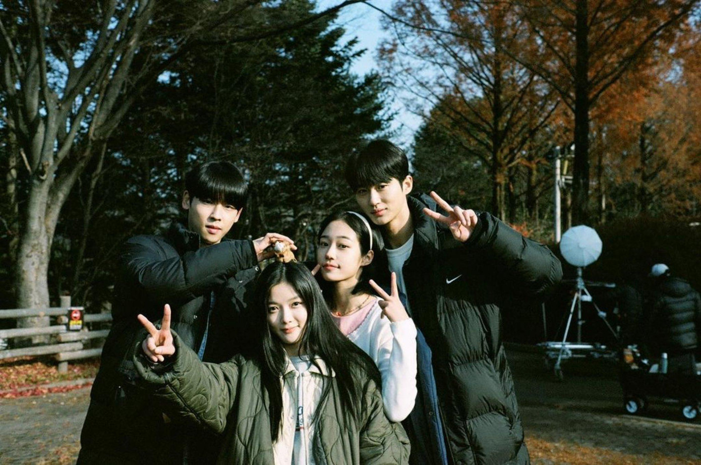 Nếu ai nấy đều có đôi, Cô Gái Thế Kỷ 20 sẽ dễ bị hòa tan và nhạt nhòa trong các bộ phim thanh xuân khác.