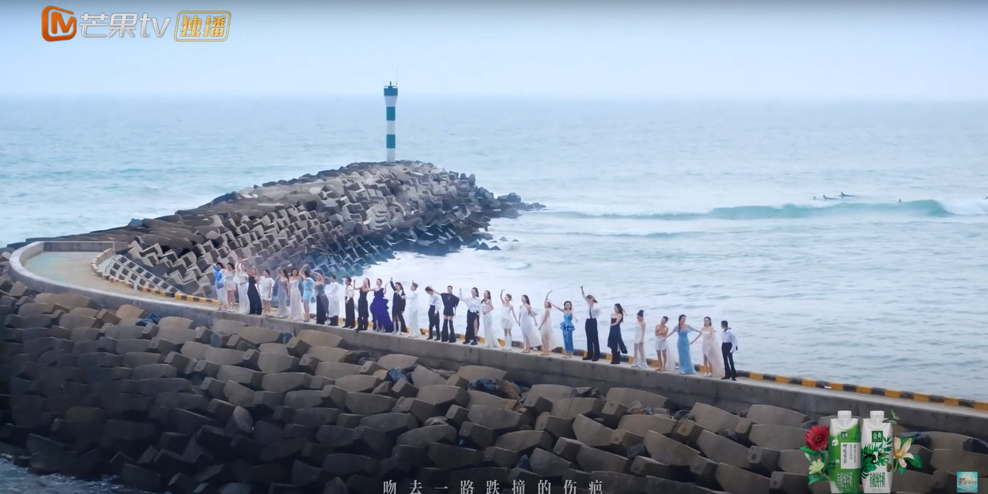 Karina cao 1m88, nổi bần bật giữa dàn "tỷ tỷ" mình hạc sương mai.