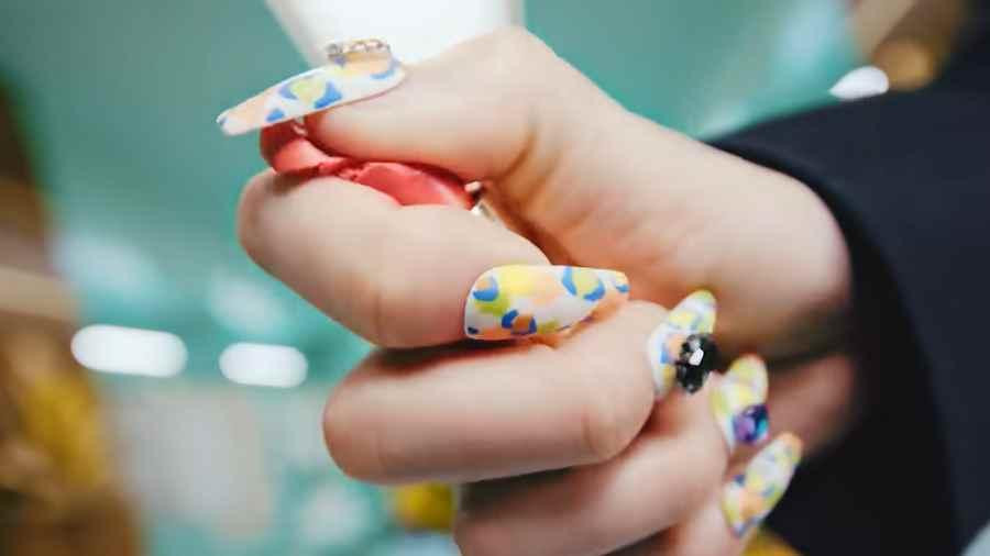 Khi được hỏi có phải Lia đã thực sự nghiền nát thỏi son không, nữ idol tự hào trả lời: “Mình đã thực sự làm vậy đó”. Khi được hỏi có phải Lia đã thực sự nghiền nát thỏi son không, nữ idol tự hào trả lời: “Mình đã thực sự làm vậy đó”.