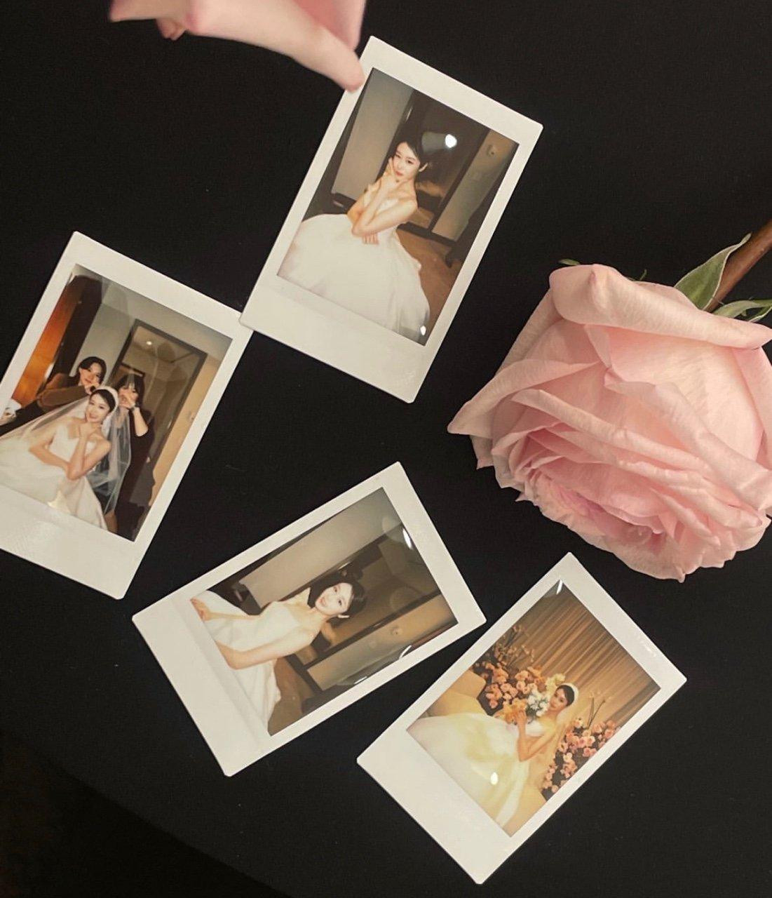 Một vài tấm polaroid xinh đẹp của cô dâu Jiyeon tại hôn lễ.