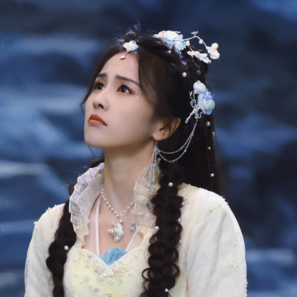 Tạo hình xuất hiện lần đầu tiên của Tang Tửu được nhiều khán giả đánh giá là đẹp nhất trong Trường Nguyệt Tẫn Minh của Bạch Lộc, trở thành trend "biến hình thành công chúa Tang Tửu" viral suốt thời gian phim lên sóng. Tạo hình xuất hiện lần đầu tiên của Tang Tửu được nhiều khán giả đánh giá là đẹp nhất trong Trường Nguyệt Tẫn Minh của Bạch Lộc, trở thành trend "biến hình thành công chúa Tang Tửu" viral suốt thời gian phim lên sóng.