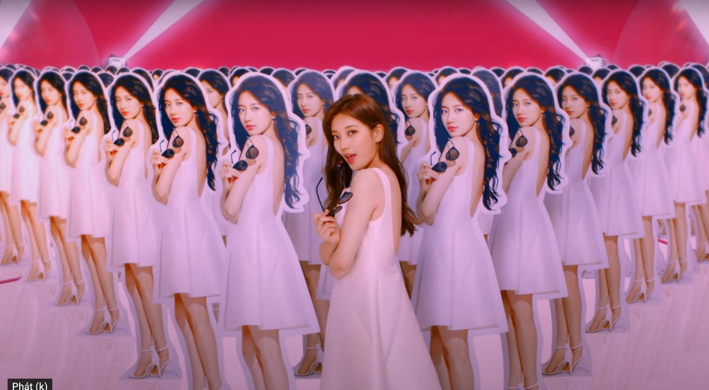 Suzy xuất hiện xinh đẹp kết hợp với lối diễn xuất tinh nghịch trong Celeb. Suzy xuất hiện xinh đẹp kết hợp với lối diễn xuất tinh nghịch trong Celeb.