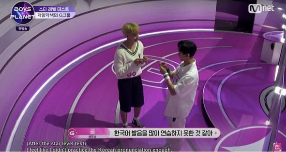 Thành Công cũng tâm sự lo lắng về phát âm chưa tốt của bản thân với Hồng Hải.