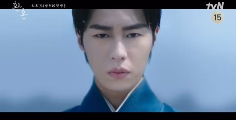 Trang điểm và đặc biệt là phần lông mày của Lee Jae Wook bị dân mạng Hàn chê bai.