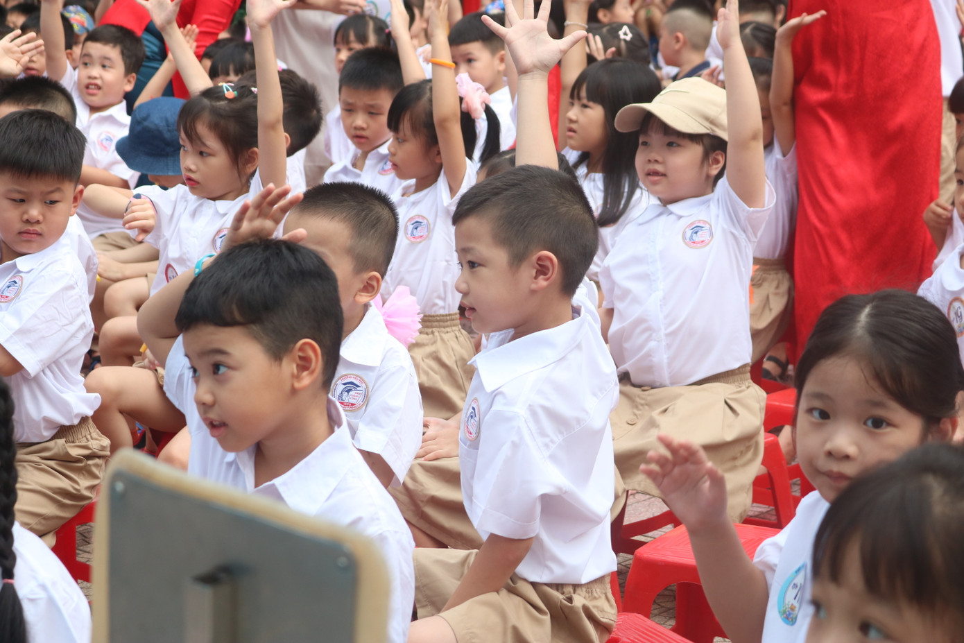 Tween đã hào hứng ngay từ những giây đầu tiên của chương trình.