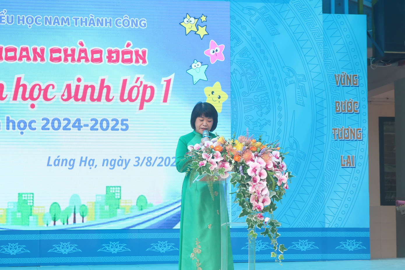 Cô Phạm Thị Phúc - Hiệu trưởng nhà trường gửi lời chào và nhắn nhủ tới các &quot;út cưng&quot; về thời gian 5 năm học tập tại mái trường Tiểu học Nam Thành Công.