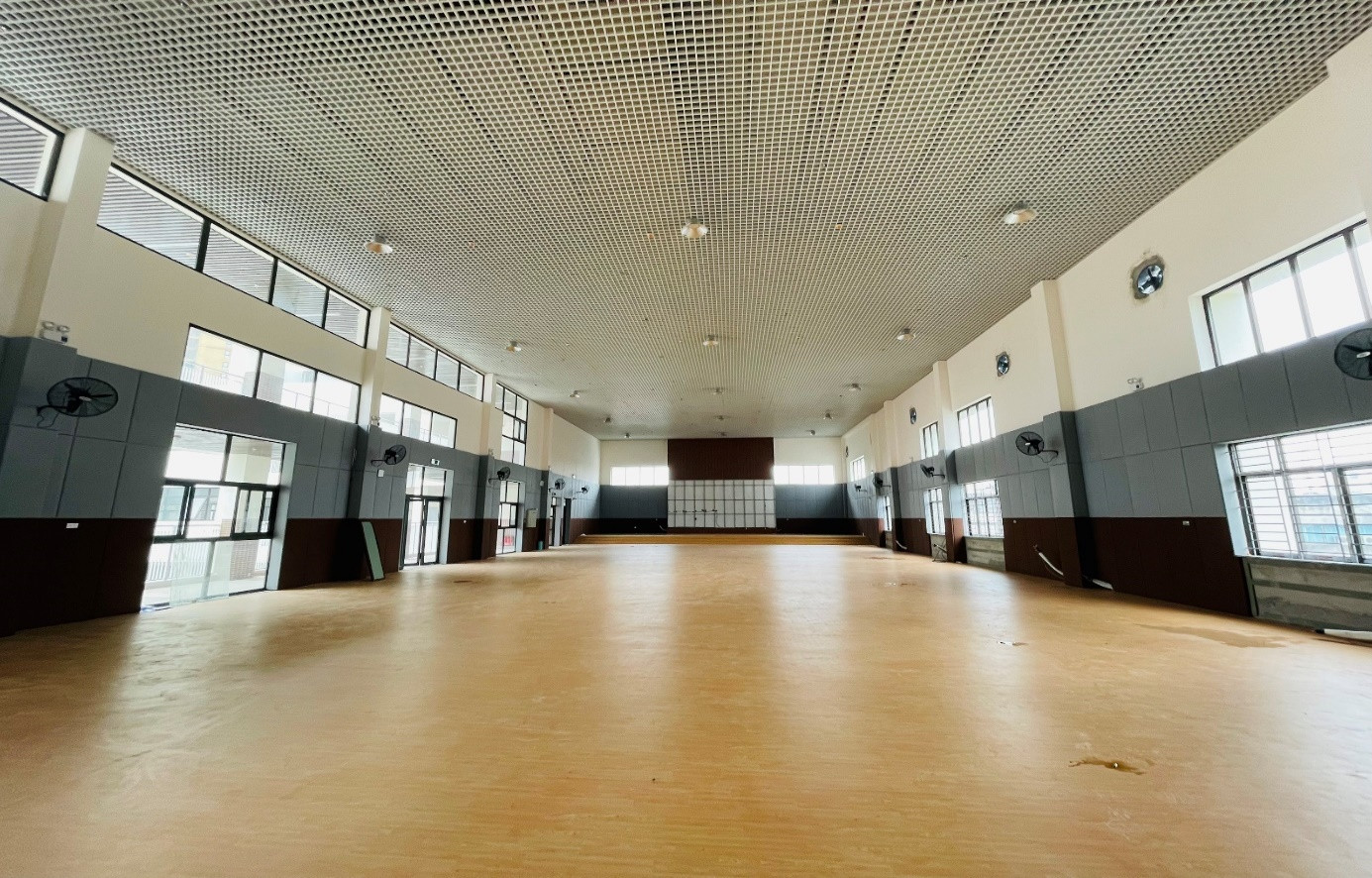 Không chỉ là nơi tập luyện thể thao, phòng thể thao đa năng của THCS Giảng Võ tới đây còn là nơi tổ chức nhiều sự kiện của tween.