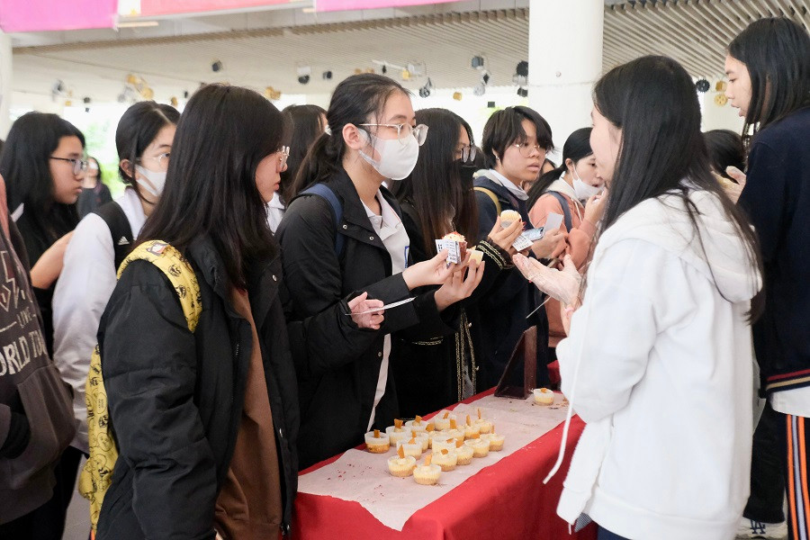 Trải qua 7 mùa, Cakes For Charity trở thành sự kiện được teen Ams ngóng đợi mỗi năm.