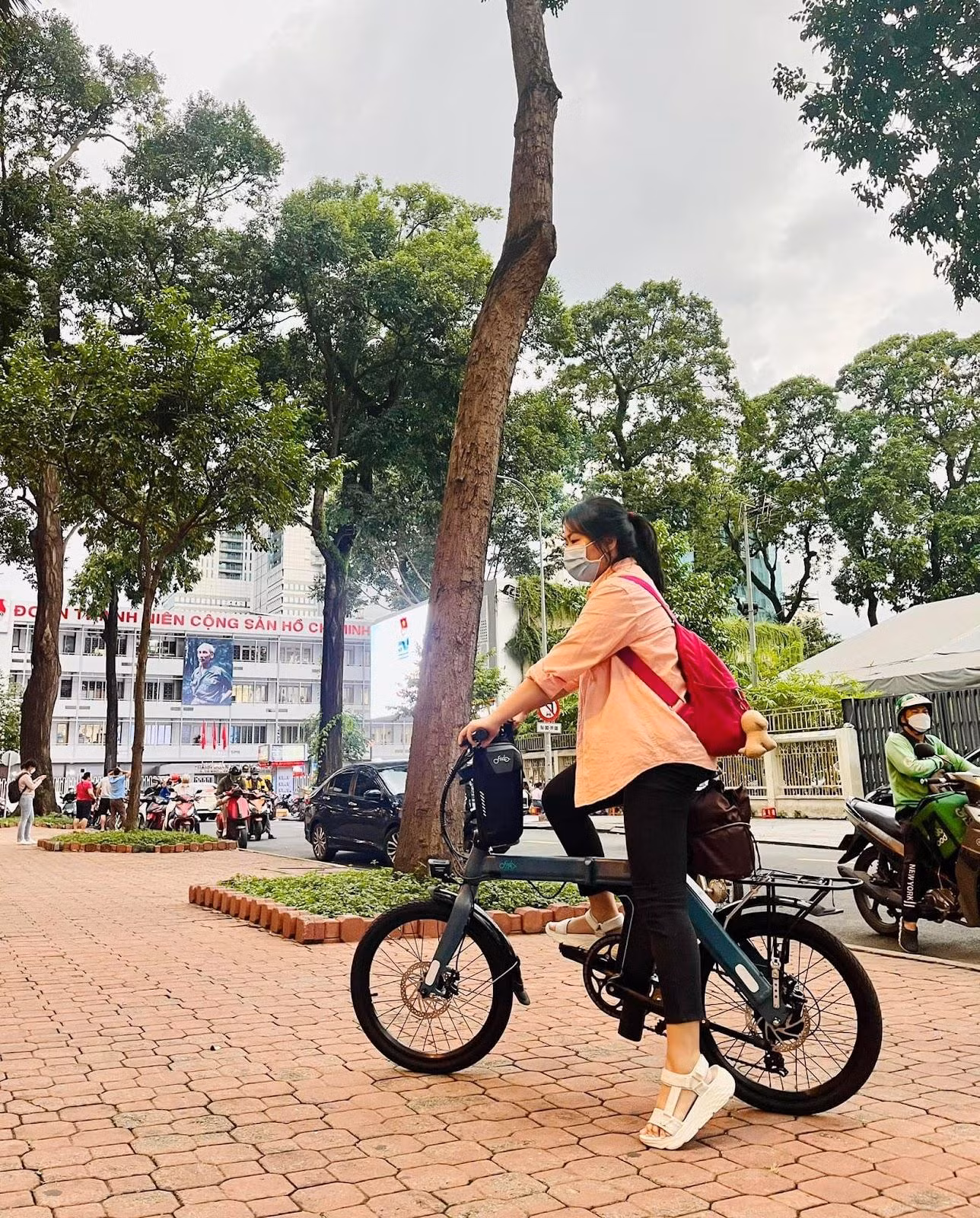 Thùy Dương cũng chia sẻ bản thân đã tiết kiệm được kha khá sau khi có chiếc xe.
