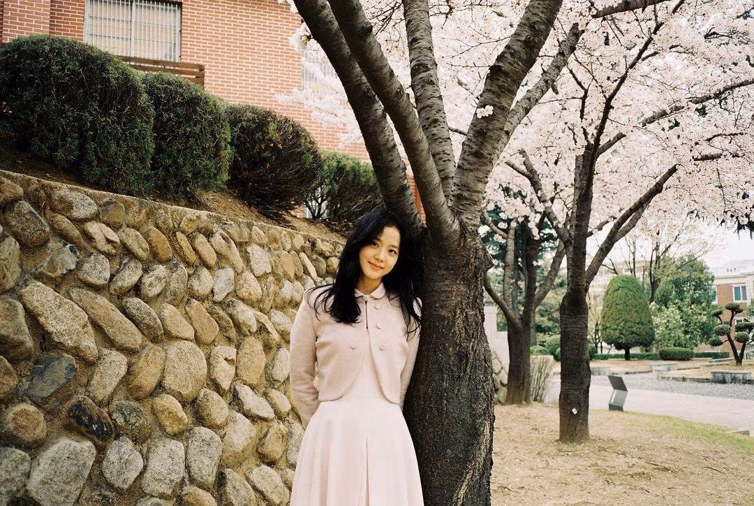 Jisoo xinh đẹp, dịu dàng dưới góc máy của Jung Hae In.