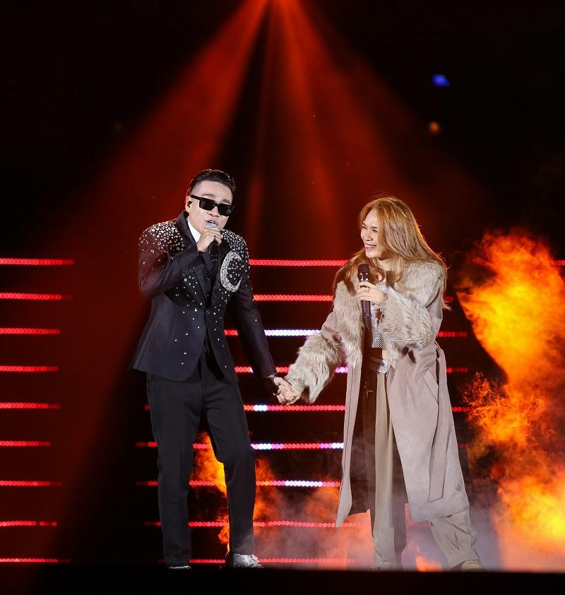 Mỹ Tâm cool ngầu trong tiết mục kết hợp với Wowy.