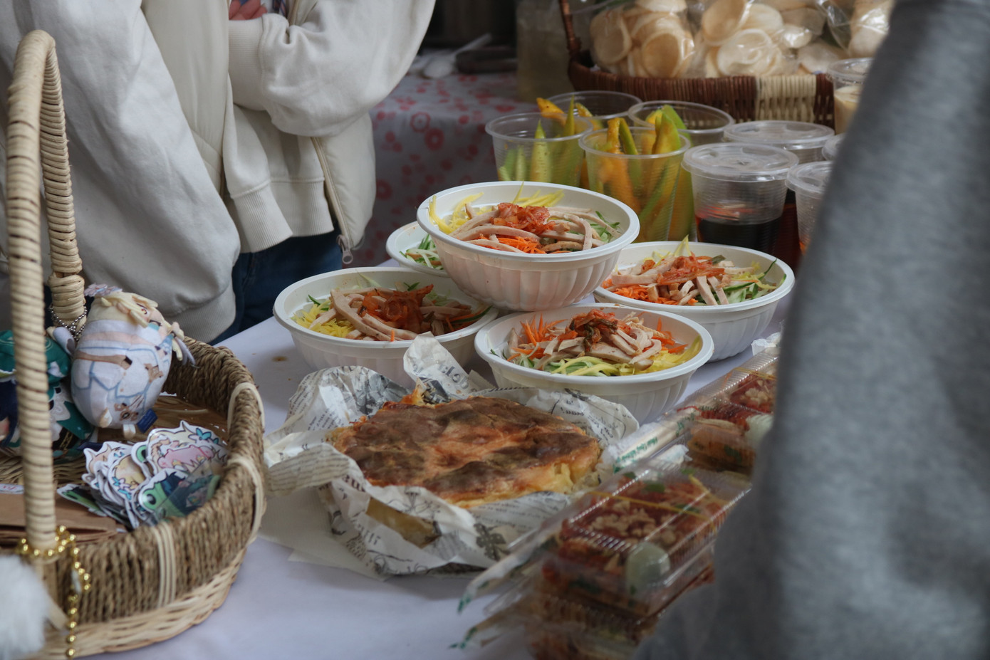 Một "thế giới đồ ăn mini" được mở ra trong Hội chợ quê 2023 của tween THCS Đống Đa.