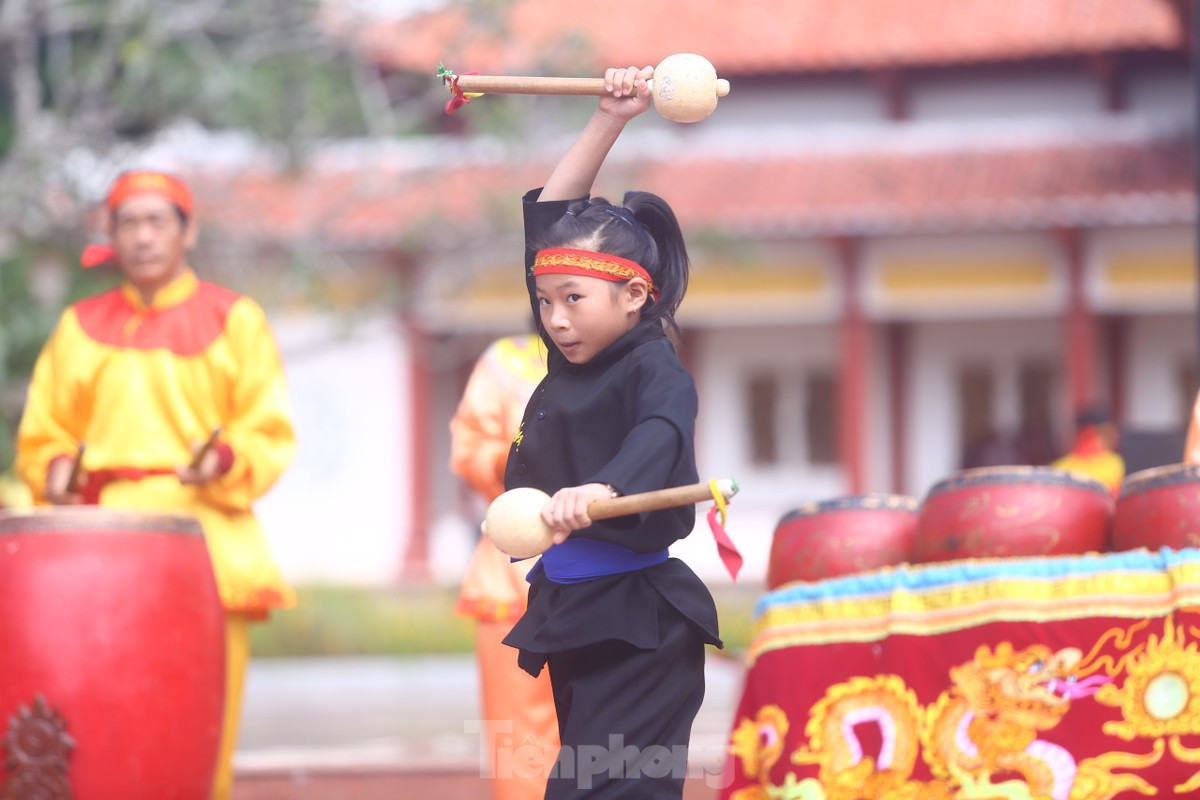 Phần biểu diễn nhạc võ cổ truyền chính thức bắt đầu sau 3 hồi trống trận Tây Sơn. Phần biểu diễn nhạc võ cổ truyền chính thức bắt đầu sau 3 hồi trống trận Tây Sơn.