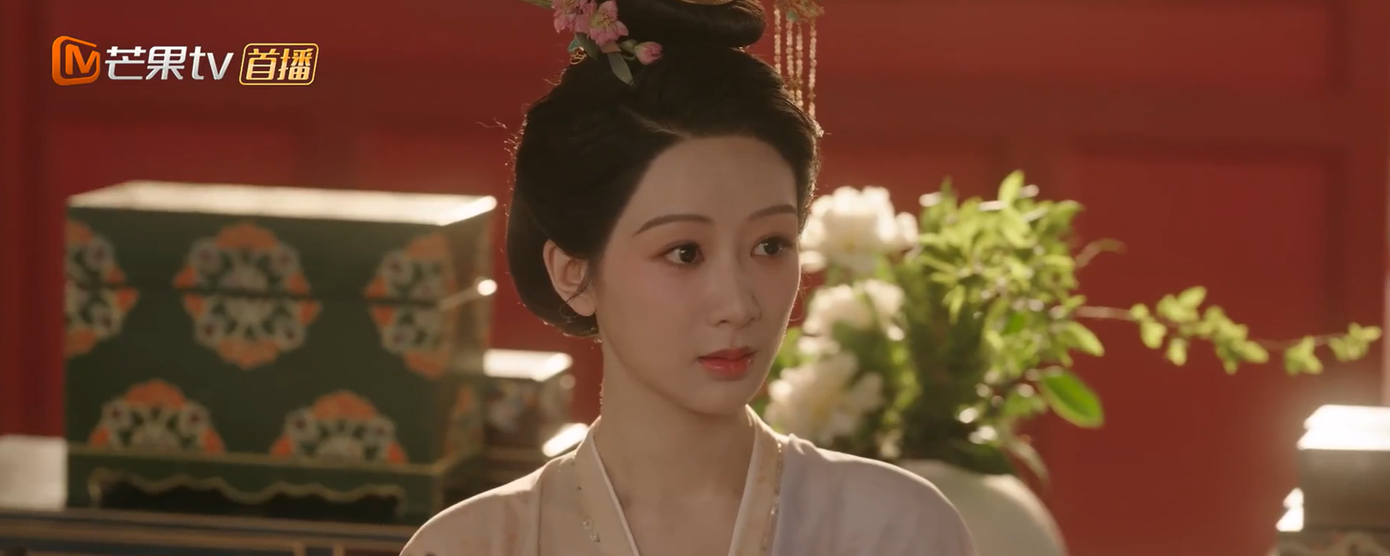 Trâm cài của Tùy Chi đang dùng là đồ Tuyết Khê tặng. Điều này càng khiến Mẫu Đơn hoài nghi.