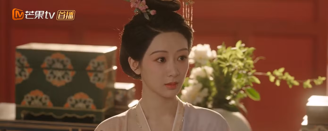Trâm cài của Tùy Chi đang dùng là đồ Tuyết Khê tặng. Điều này càng khiến Mẫu Đơn hoài nghi.