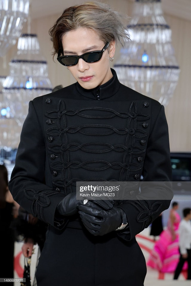 Jackson Wang phá cách.