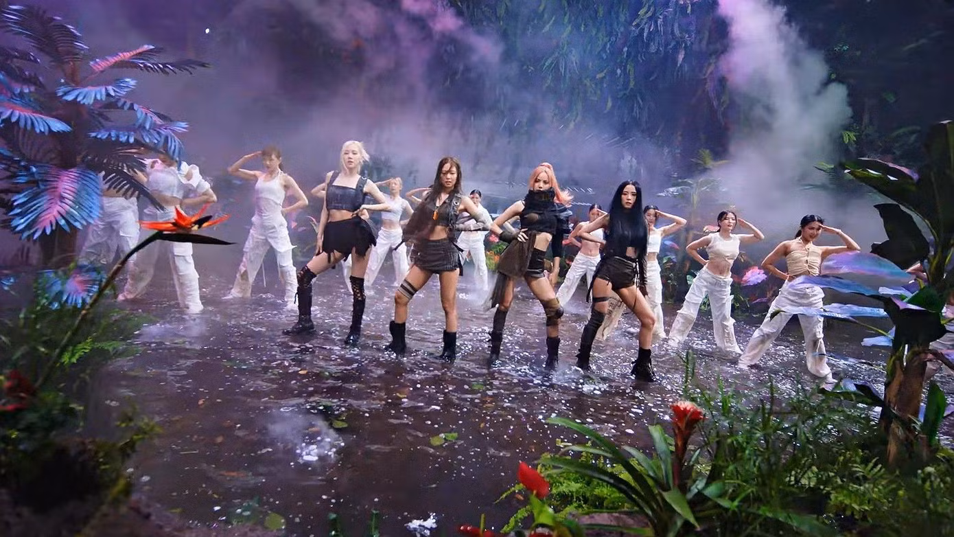 BLACKPINK với tạo hình cực chiến trong MV mới. BLACKPINK với tạo hình cực chiến trong MV mới.