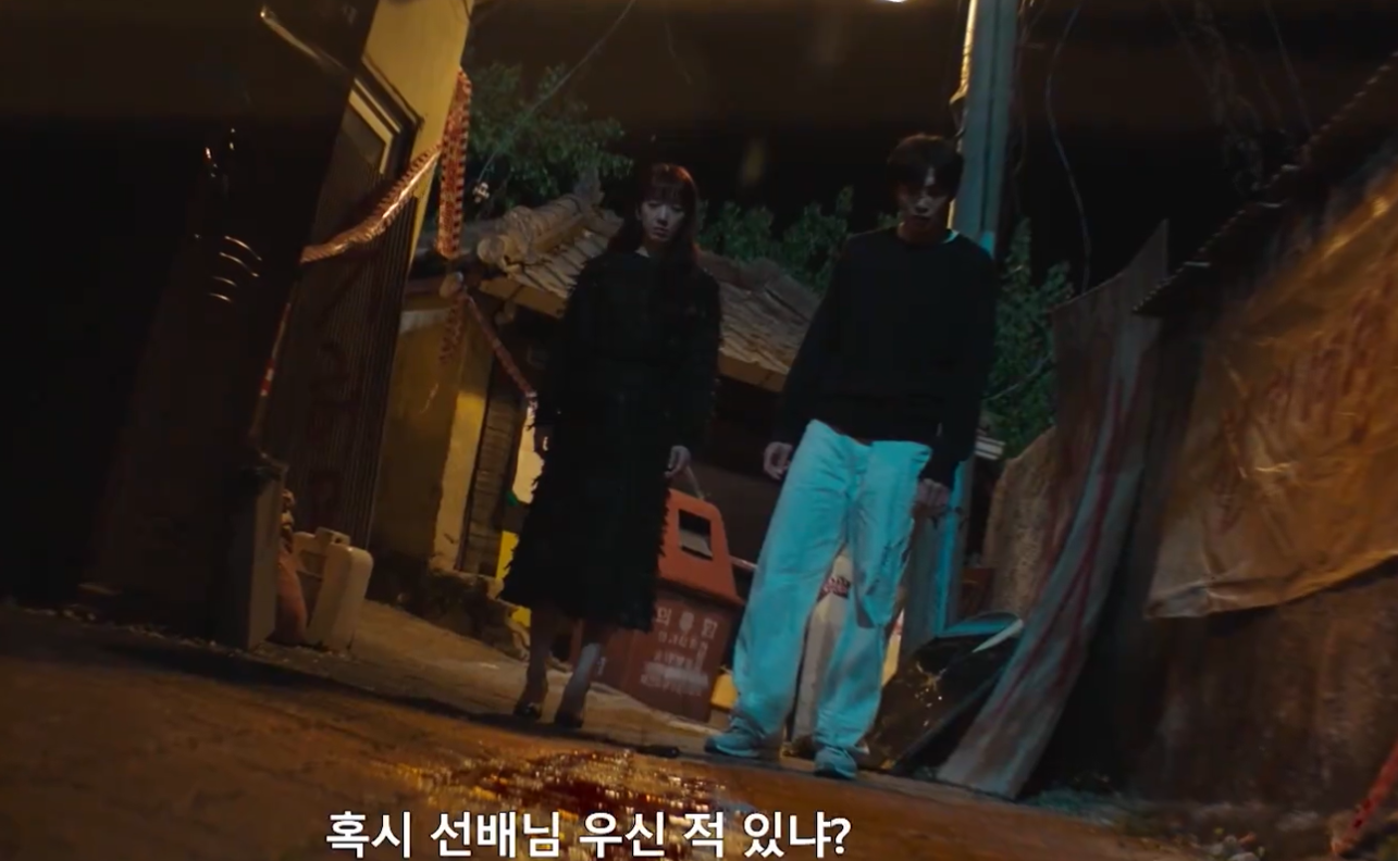 Kang Bit Na cũng đi theo Han Da On, họ có tìm được manh mối mới nào liên quan tới kẻ sát nhân? Hắn đã lẩn trốn suốt 25 năm, dù trở lại, có vẻ sẽ rất khó để bắt được hắn. Kang Bit Na cũng đi theo Han Da On, họ có tìm được manh mối mới nào liên quan tới kẻ sát nhân? Hắn đã lẩn trốn suốt 25 năm, dù trở lại, có vẻ sẽ rất khó để bắt được hắn.