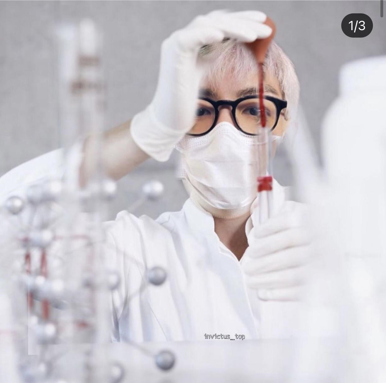 Hay từ nam idol T.O.P của BIGBANG, trong phút chốc đã biến thành "nhà khoa học". Hay từ nam idol T.O.P của BIGBANG, trong phút chốc đã biến thành "nhà khoa học".